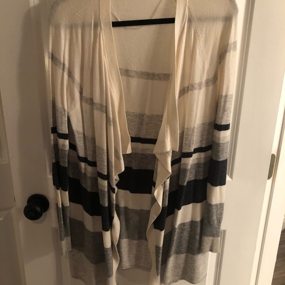 Ivory and Navy cardigan - Picture 1 of 3